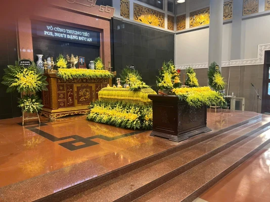 nha-tang-le-cau-giay_tanglehn.vn