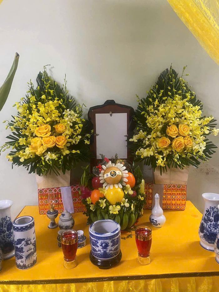 Bàn thờ tang được chuẩn bị tại gia đình