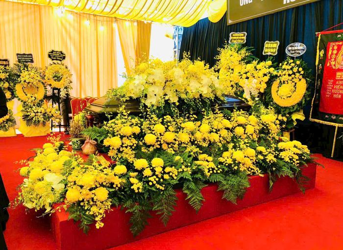 Hoa trang trí trong tang lễ tại Thạch Thất